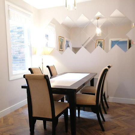 Stunning 3 Bedroom Townhouse In The Heart Of City Белфаст Экстерьер фото