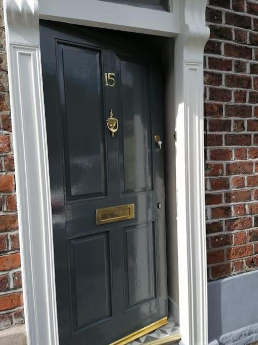 Stunning 3 Bedroom Townhouse In The Heart Of City Белфаст Экстерьер фото