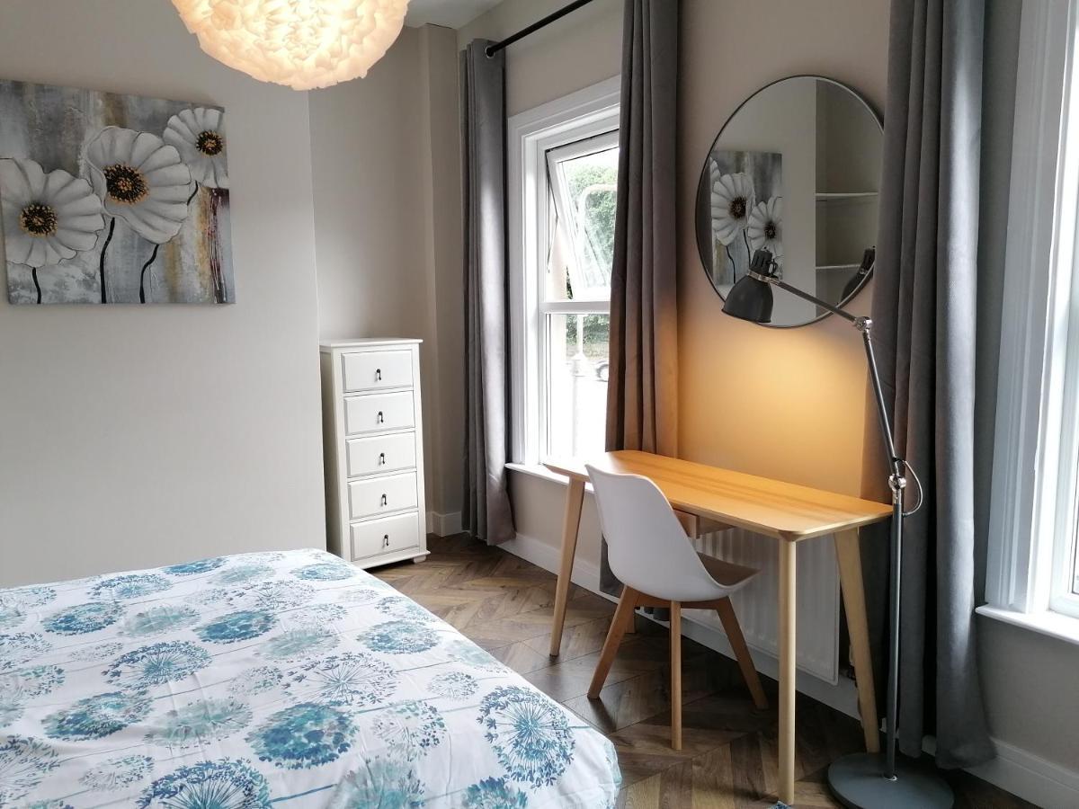 Stunning 3 Bedroom Townhouse In The Heart Of City Белфаст Экстерьер фото